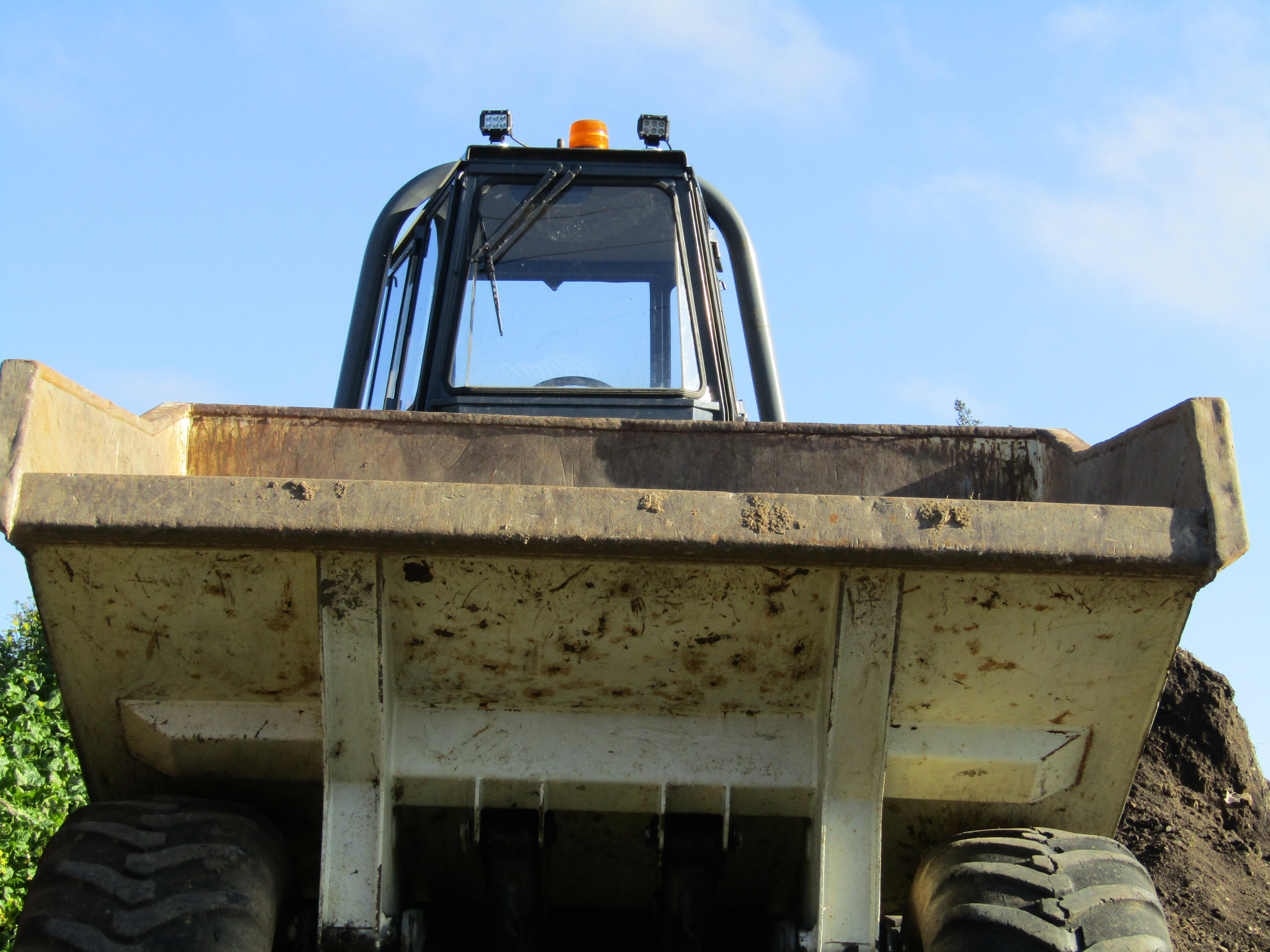 declan mc ellin plant hire logo